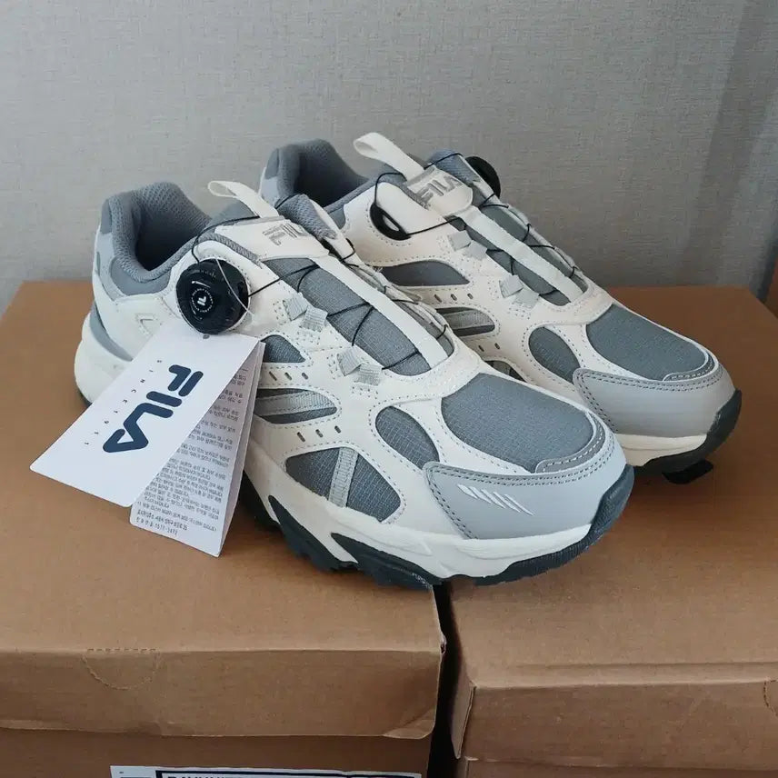 [BUNJANG] Fila Dial Trekking Shoes (Size 250) / 휠라 다이얼 트레킹화 ^새제품^ (250)