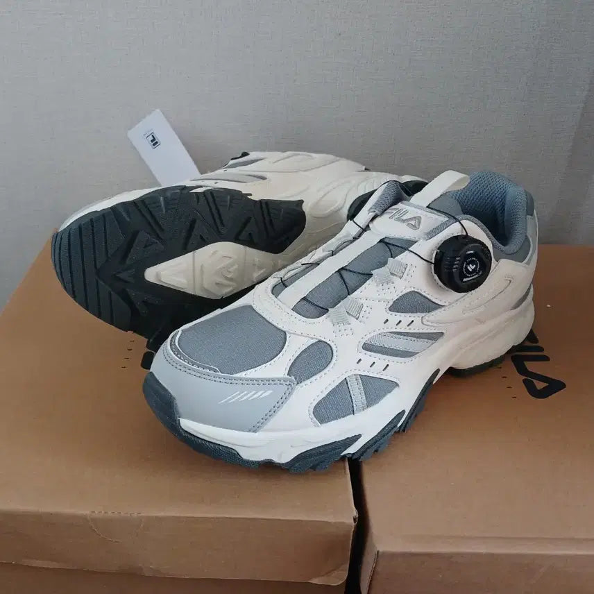 [BUNJANG] Fila Dial Trekking Shoes (Size 250) / 휠라 다이얼 트레킹화 ^새제품^ (250)
