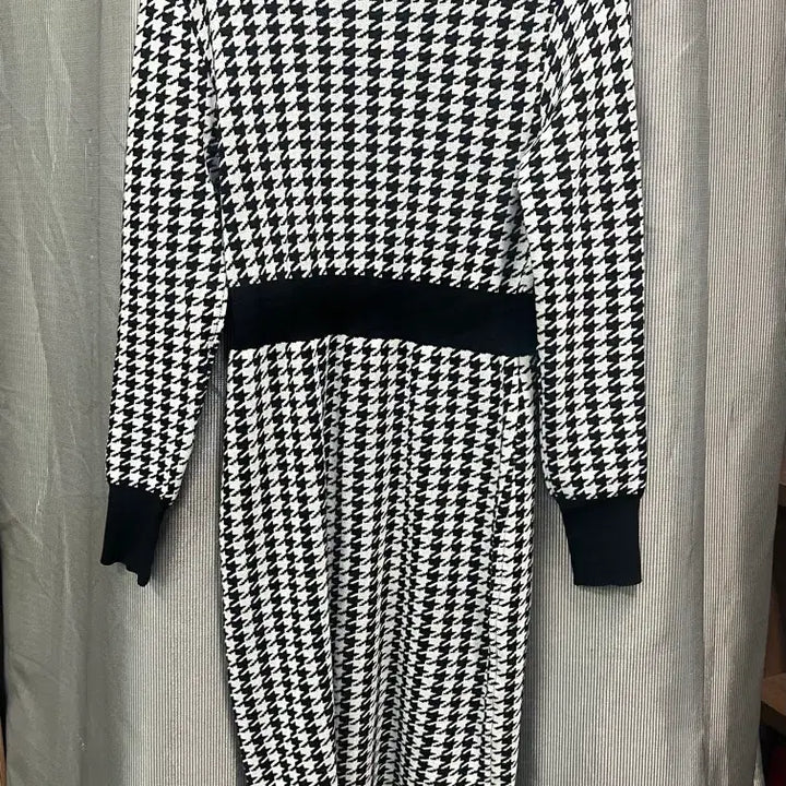 [SOLD OUT] SATIN 하운드투스 니트 원피스