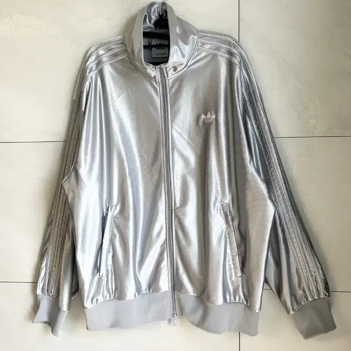 [BUNJANG] RIIZE Eunseok Wear Adidas Oversize Firebird Light Onyx Jersey L / [라이즈 은석 착용] 아디다스 오버사이즈 파이어버드 라이트 오닉스 져지