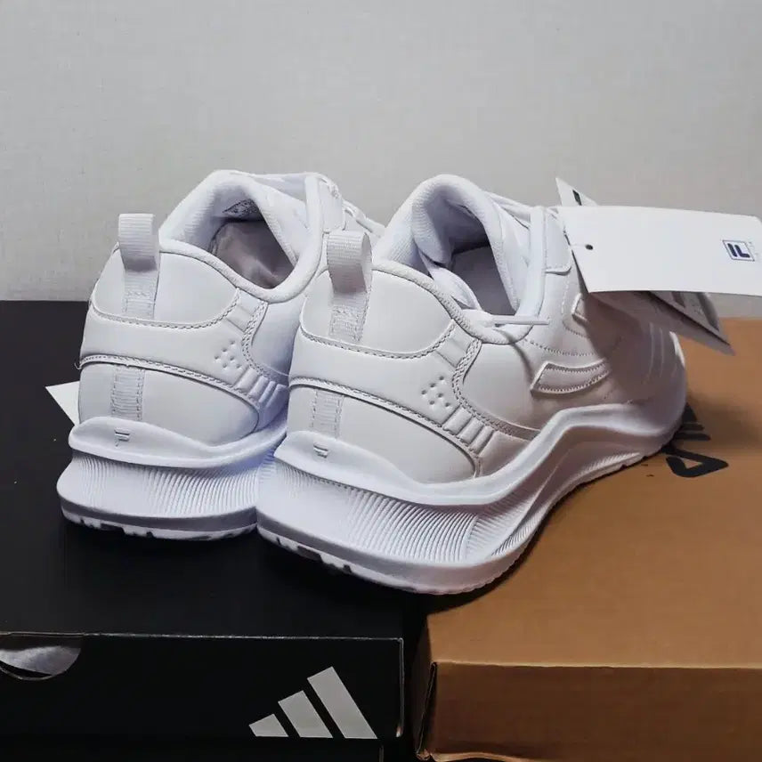 [BUNJANG] Fila Sneakers (White) / 휠라 운동화 ^새제품^ (260,270,280)