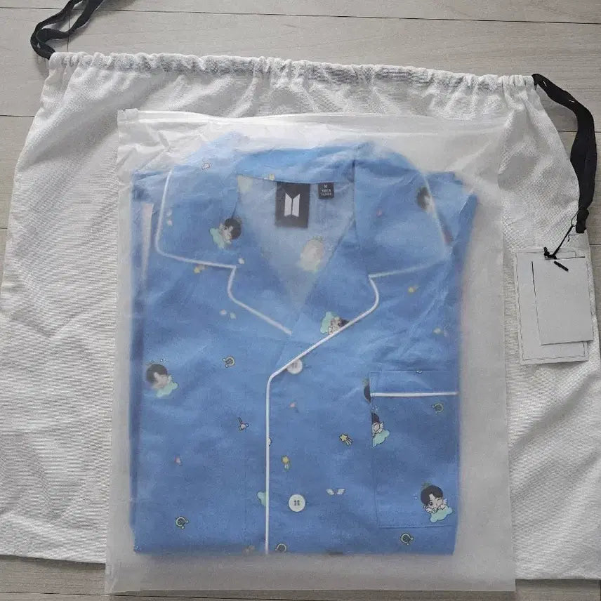 [BUNJANG] Jin BTS Good Day Pajama Set M Size / 석진 BTS 굿데이 파자마 잠옷 세트