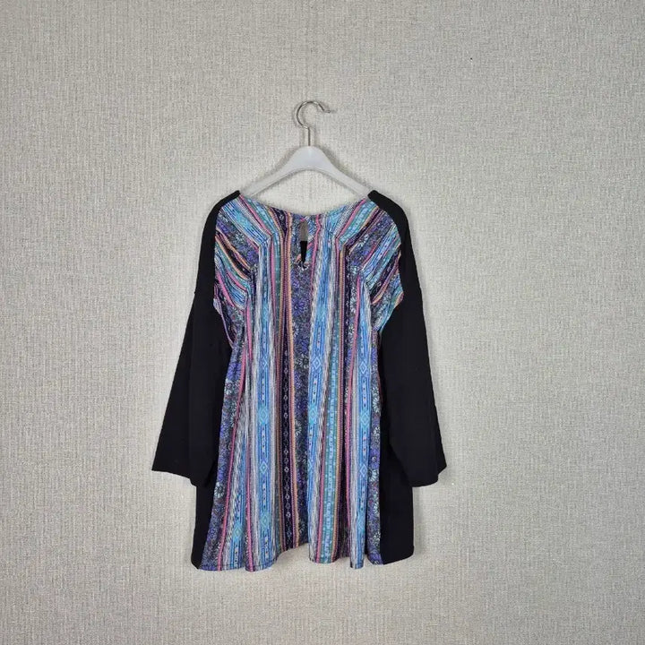 [BUNJANG] Black 7/10 Sleeve Top with Ornate Back Pattern / 