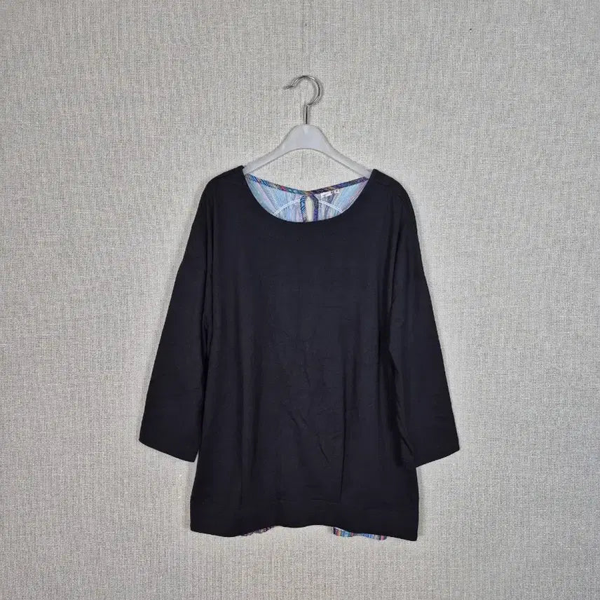 [BUNJANG] Black 7/10 Sleeve Top with Ornate Back Pattern / 