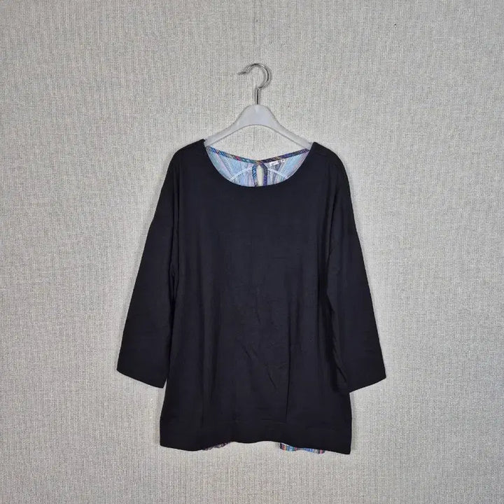 [BUNJANG] Black 7/10 Sleeve Top with Ornate Back Pattern / 