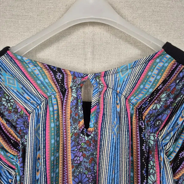 [BUNJANG] Black 7/10 Sleeve Top with Ornate Back Pattern / 