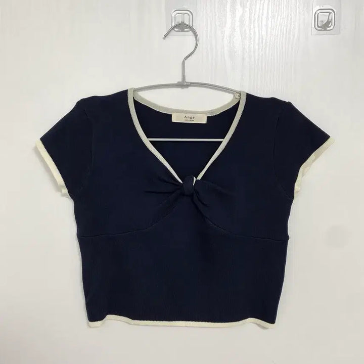 [BUNJANG] V-Neck Twisted Knit Short Sleeve Top / 브이넥 꼬임 얇은 니트반팔