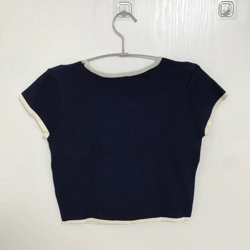 [BUNJANG] V-Neck Twisted Knit Short Sleeve Top / 브이넥 꼬임 얇은 니트반팔