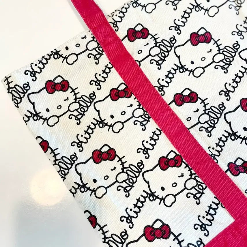 [BUNJANG] Hello Kitty x Uniqlo Collaboration Limited Edition Tote Bag / 헬로키티 X 유니클로 콜라보 한정판 토트백 (새상품)