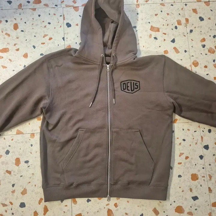 [BUNJANG] Deus Ex Machina Olive Hoodie Zip-up / 데우스 엑스 마키나 후드 집업 올리브