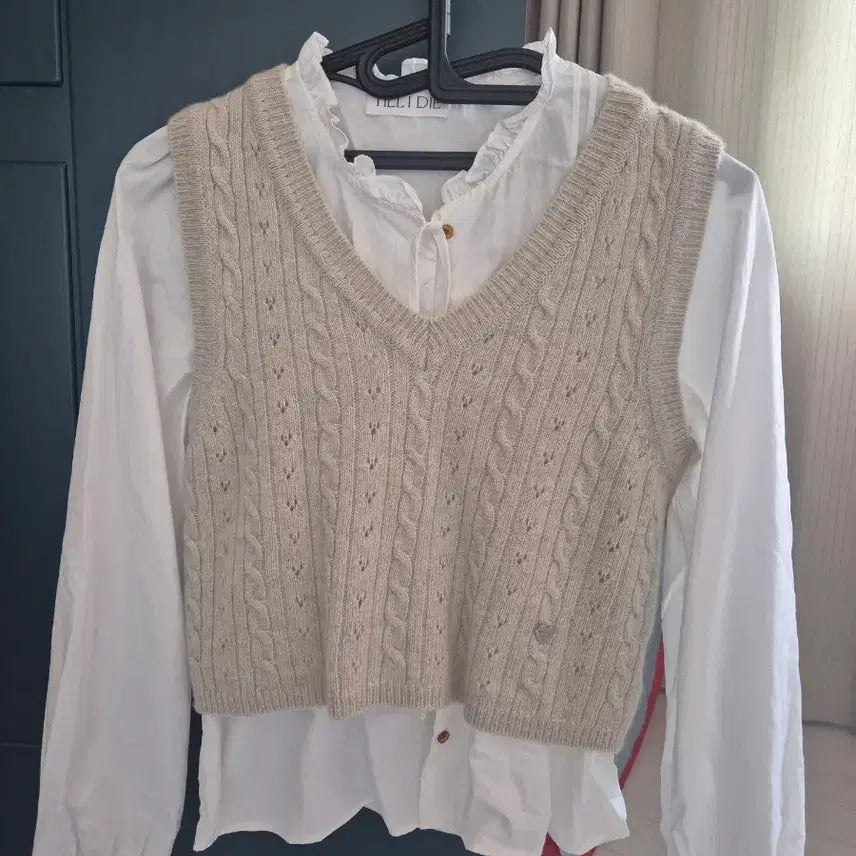 [BUNJANG] TILL I DIE Ribbon Cotton Blouse + Wool Knit Vest Set / TILL I DIE 블라우스 + 니트조끼 합쳐서 판매 틸리다