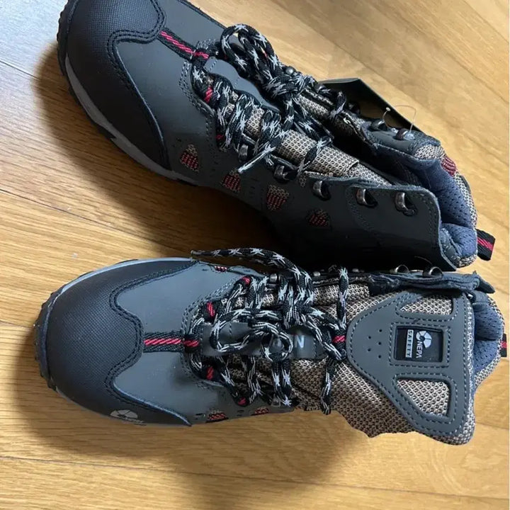 [BUNJANG] NEPA Hiking Boots Grey/Red Size 265 / 네파 등산화 그레이/레드 265  새상품 택포가격