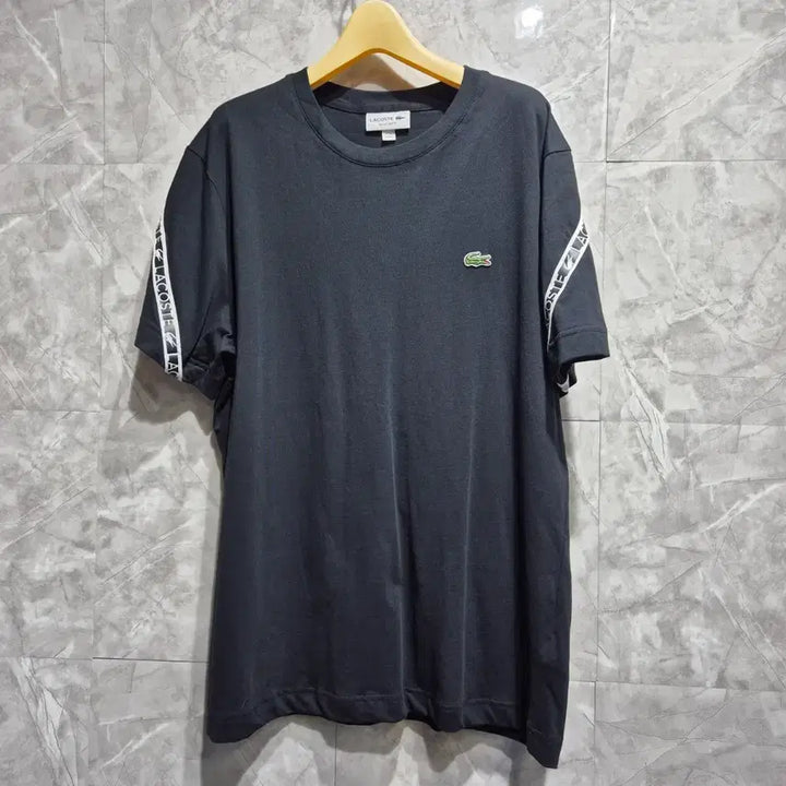 [BUNJANG] Lacoste Black Logo Tape Short Sleeve T-Shirt / 라코스테 블랙 로고 테이프 반팔티