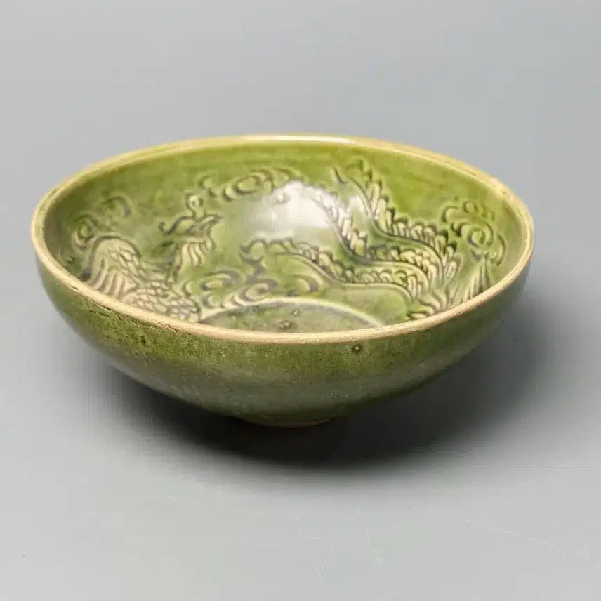 [BUNJANG] Yuan-Ming Dynasty Celadon Tea Bowl with Floral and Cloud-Phoenix Motifs / 원말 명초 녹유 인화 운봉문 완 출토품(진품)