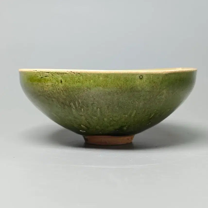 [BUNJANG] Yuan-Ming Dynasty Celadon Tea Bowl with Floral and Cloud-Phoenix Motifs / 원말 명초 녹유 인화 운봉문 완 출토품(진품)