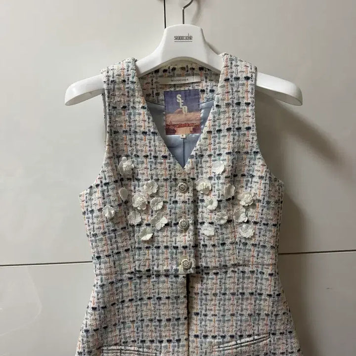 [BUNJANG] Tweed Flower Detail Vest / 서쿠키탑
