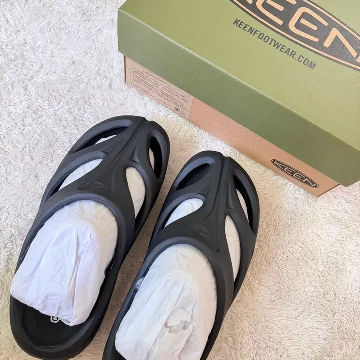 [BUNJANG] Keen Black Slide Sandals 230 New / 킨 블랙 슬라이드 230 새상품