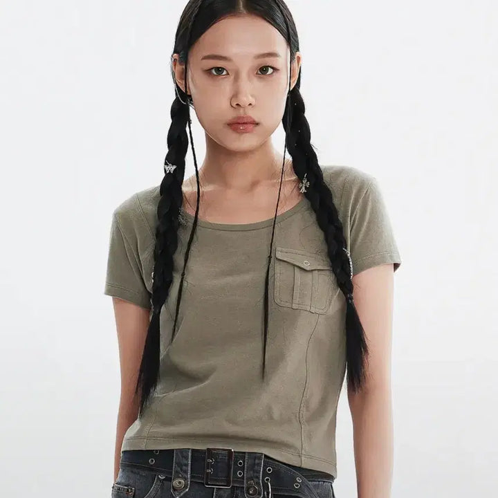 [BUNJANG] Dearmi Deep U-Neck Pocket T-Shirt Khaki / 디어미 딥 유넥 포켓 티셔츠 카키