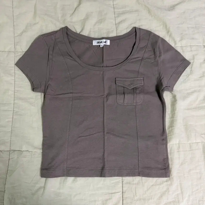 [BUNJANG] Dearmi Deep U-Neck Pocket T-Shirt Khaki / 디어미 딥 유넥 포켓 티셔츠 카키