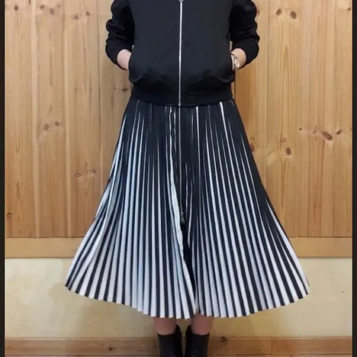 [BUNJANG] Karl Lagerfeld Pleated Dress Size 66 / 칼라거펠트 플리츠 원피스 66