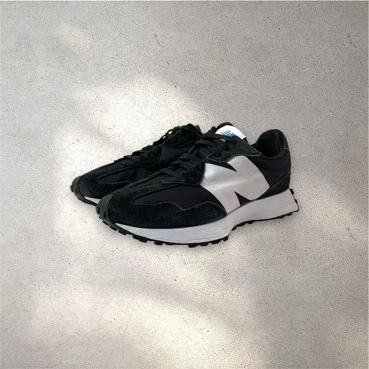 [BUNJANG] New Balance 327 Black White Sneakers (Size 260) / [260] 뉴발란스 327 블랙 화이트 스니커즈 (No.572)