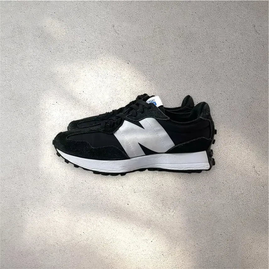 [BUNJANG] New Balance 327 Black White Sneakers (Size 260) / [260] 뉴발란스 327 블랙 화이트 스니커즈 (No.572)