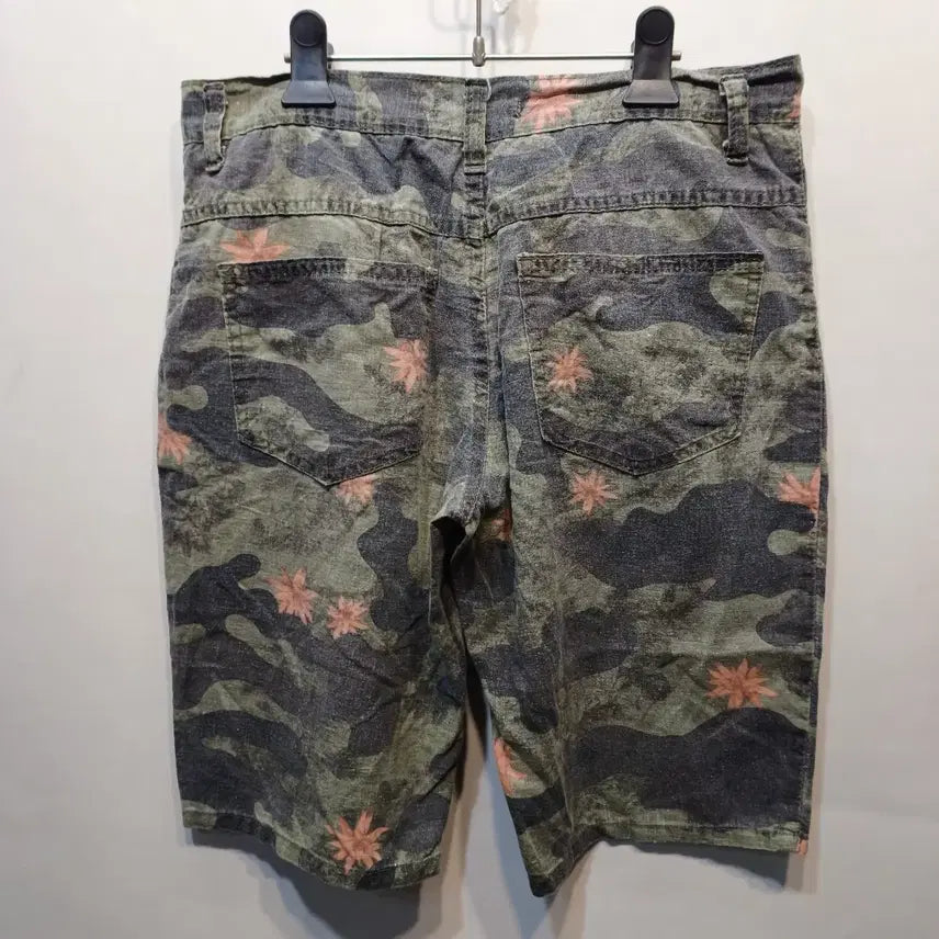[BUNJANG] Camouflage Flower Pattern Shorts Size 31 / 카모플라워 패턴 반바지31사이즈여름  65030