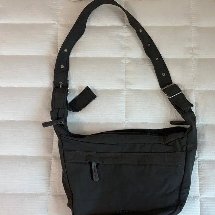 [BUNJANG] Usual Seoul Messenger Bag Basic Charcoal / 유주엘 유쥬엘 usuel 메신저백 차콜 베이직 BASIC CHARCOAL