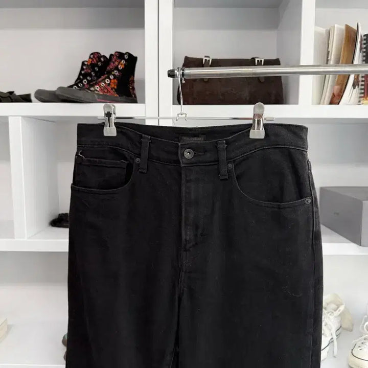 [BUNJANG] Uniqlo Black Flare Jeans (Size 28) / uniqlo 블랙 플레어 진