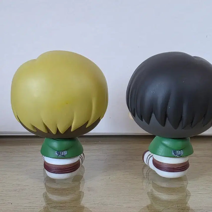[BUNJANG] Attack on Titan Ichiban Kuji Chokonokko Figures: Erwin &amp; Levi / 진격의거인/진격거 이치방쿠지 벽밖의세계 초코노코 피규어: 엘빈, 리바이