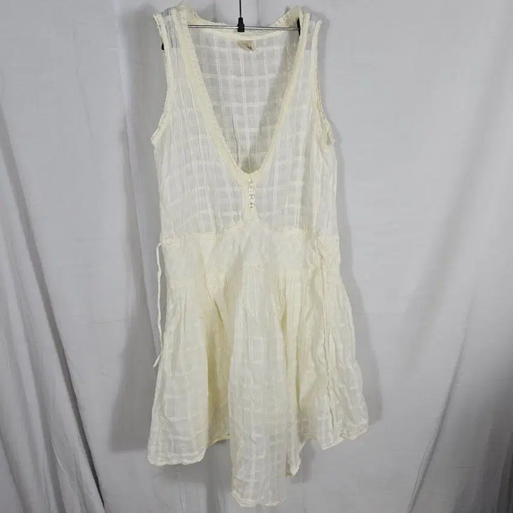 [BUNJANG] Axisfarm Vintage Lace Sleeveless Top / 엑시즈팜 빈티지 레이스 슬리브리스