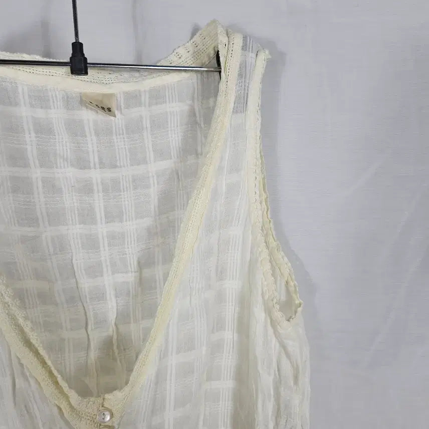 [BUNJANG] Axisfarm Vintage Lace Sleeveless Top / 엑시즈팜 빈티지 레이스 슬리브리스