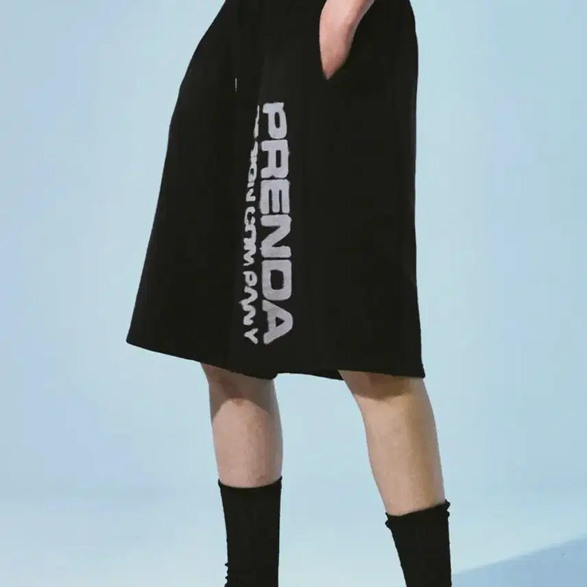 [BUNJANG] Frenda Bermuda Gradient Rawcut Shorts Black / 프렌다 버뮤다팬츠GRADIENT RAWCUT SHORTS BLACK