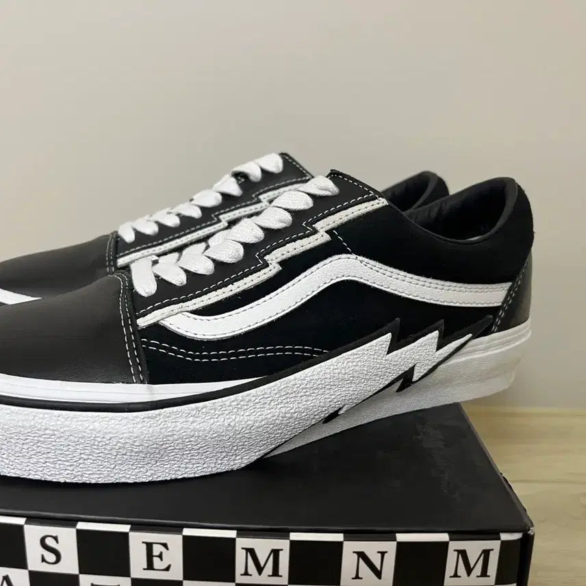 [BUNJANG] Vans Vault x Mastermind World Old Skool Vault Black / 반스 볼트X마스터마인드 월드 올드스쿨 볼트 블랙 255,265