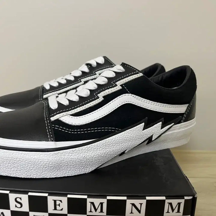 [BUNJANG] Vans Vault x Mastermind World Old Skool Vault Black / 반스 볼트X마스터마인드 월드 올드스쿨 볼트 블랙 255,265