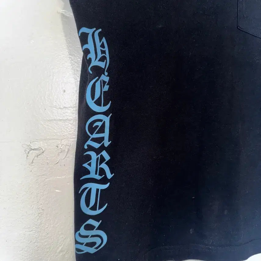 [BUNJANG] Chrome Hearts Blue Script Logo Pocket T-Shirt / 정품)크롬하츠 블루 스크립트 로고 포켓반팔