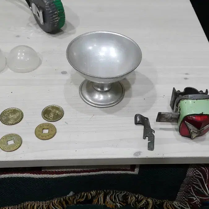 [BUNJANG] Vintage Aluminum Cup, Bicycle Lantern, and Keys / 알루미늄 잔과 빈티지 자전거 열쇠등