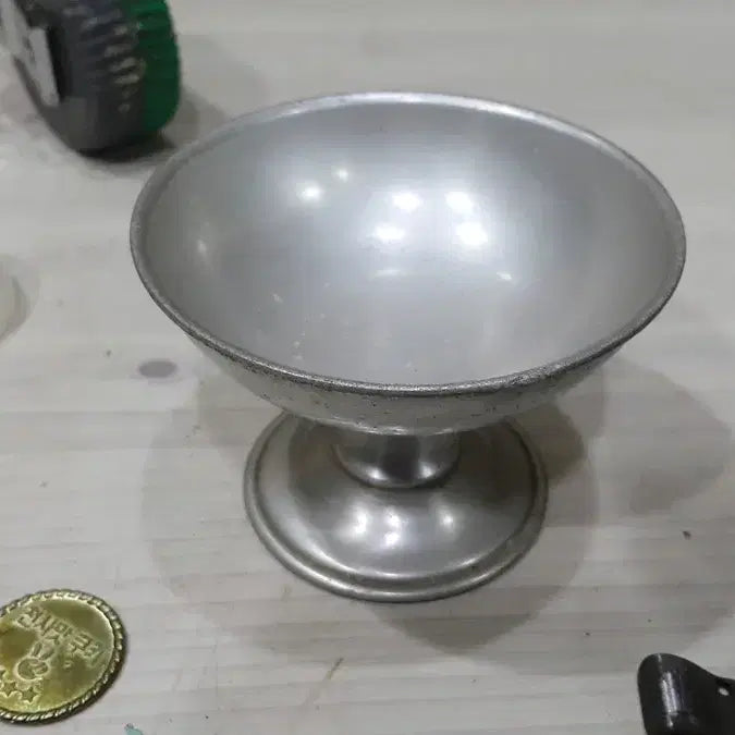 [BUNJANG] Vintage Aluminum Cup, Bicycle Lantern, and Keys / 알루미늄 잔과 빈티지 자전거 열쇠등