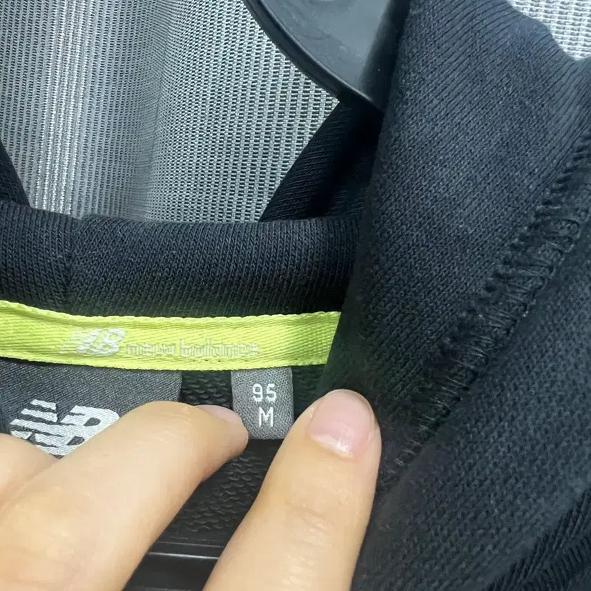[BUNJANG] New Balance Colorblock Hoodie / 뉴발란스 블랙/화이트 배색 후드티