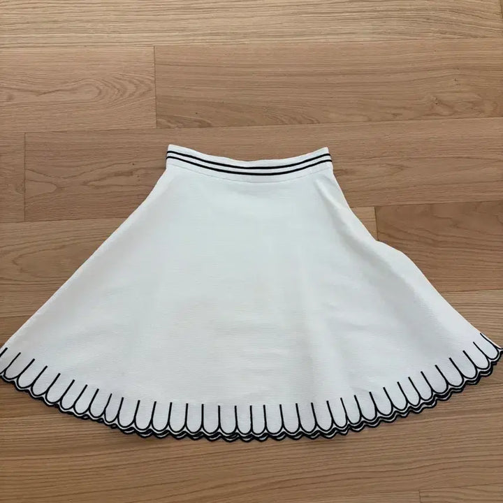 [BUNJANG] Repetto Scallop Trim Skirt Size 38 / Repetto 레페토 스켈럽 트림 스커트 38 S