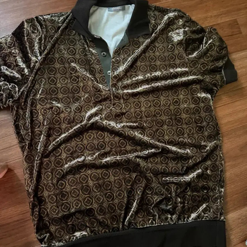 [BUNJANG] Volante Velvet Pattern Collar T-Shirt / 볼란테 차드말론 벨벳 패턴 카라티