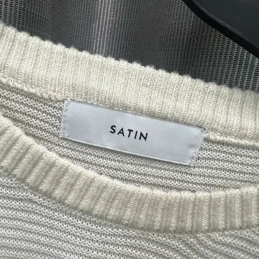 [SOLD OUT] SATIN 스트라이프 니트 셔츠 레이어드