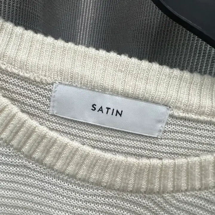 [SOLD OUT] SATIN 스트라이프 니트 셔츠 레이어드