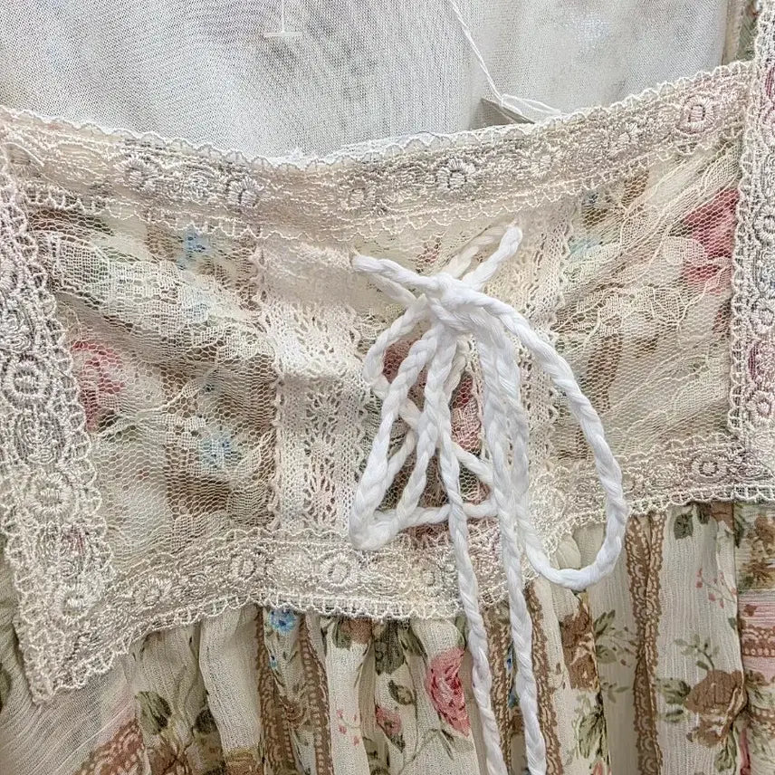 [SOLD OUT] 플라워 프린트 레이스 블라우스