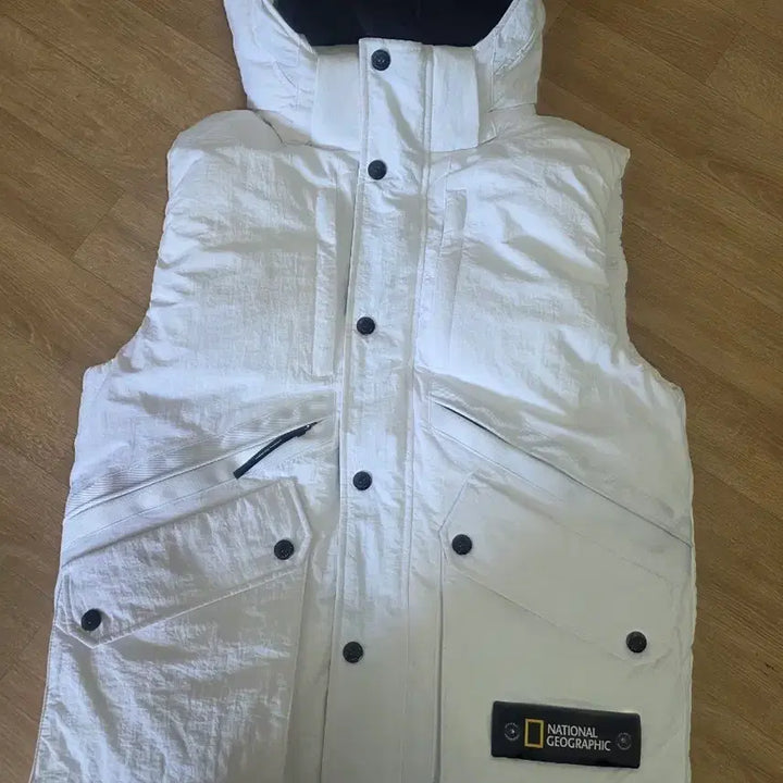 [BUNJANG] National Geographic White Puffer Vest with Detachable Hood / 내셔널지오그래픽 화이트 패딩 조끼 후드 탈부착