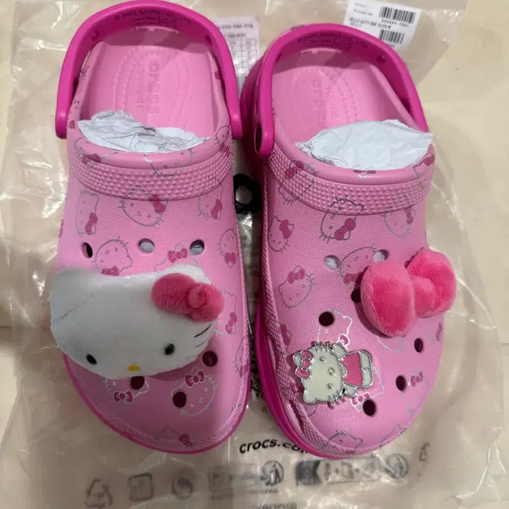 [BUNJANG] Crocs Hello Kitty Bay Clog Pink / 크록스 헬로키티 베이 클로그 핑크