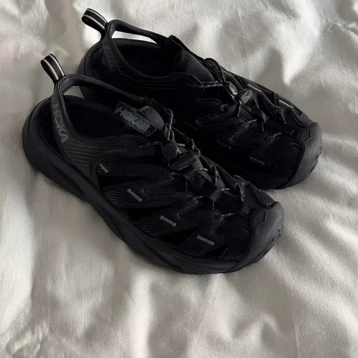 [BUNJANG] Hoka Hopara Triple Black Sneakers (Size 235) / [235] 호카 호파라 블랙