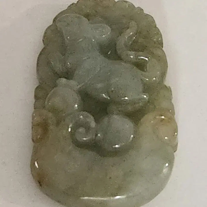 [BUNJANG] Chinese Jade Carving Art Object / 천연옥 높이4cm폭2.4cm천연옥빛깔이 돋보이는 예술작품 중국도자기