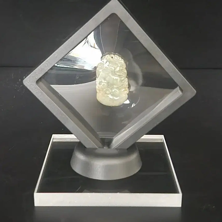 [BUNJANG] Chinese Jade Carving Art Object / 천연옥 높이4cm폭2.4cm천연옥빛깔이 돋보이는 예술작품 중국도자기