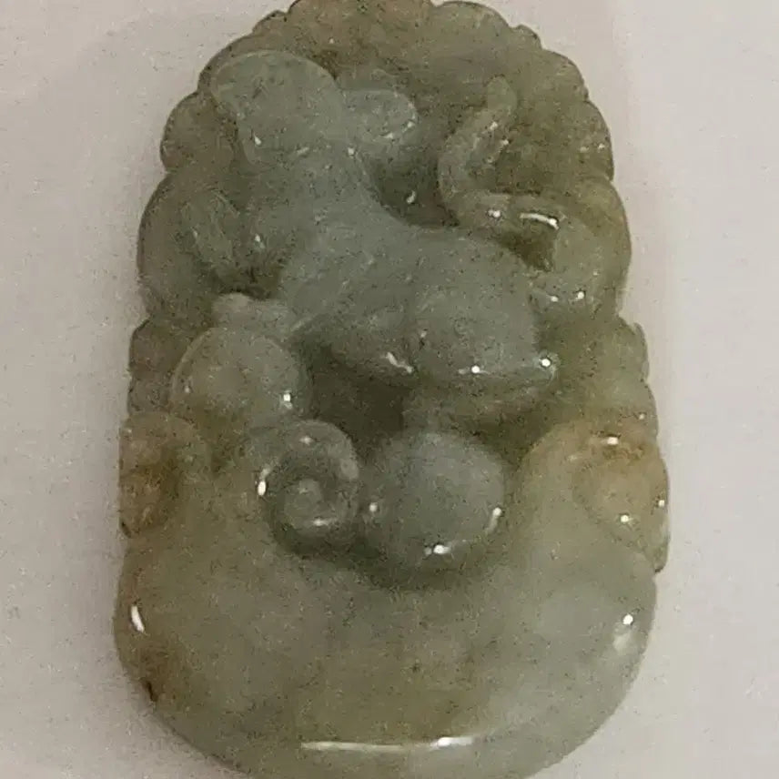 [BUNJANG] Chinese Jade Carving Art Object / 천연옥 높이4cm폭2.4cm천연옥빛깔이 돋보이는 예술작품 중국도자기
